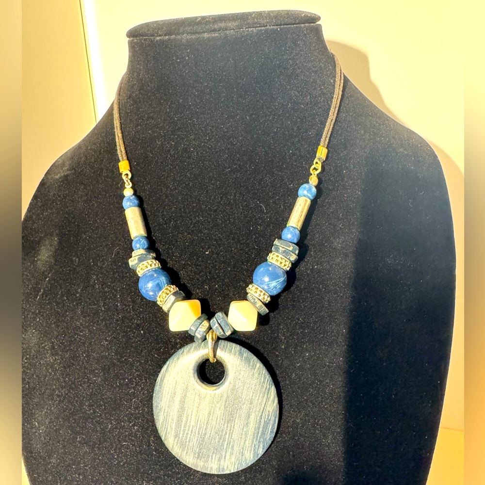 Tribal influence Acrylic Beads Corded Silvertone Necklace. (D-X)